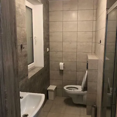 Dom Pod Lasem בית נופש *