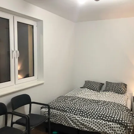 Dom Pod Lasem אוסטקה