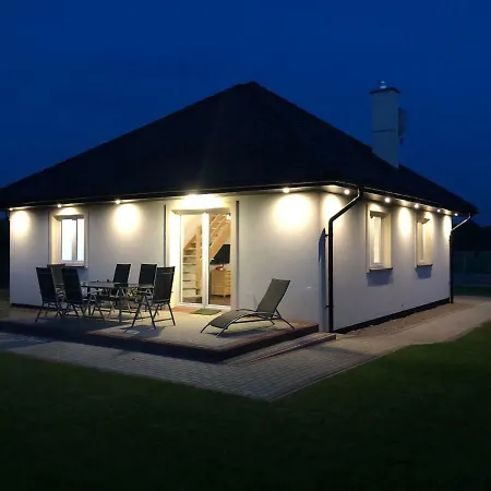 Dom Pod Lasem 別荘 ウストカ